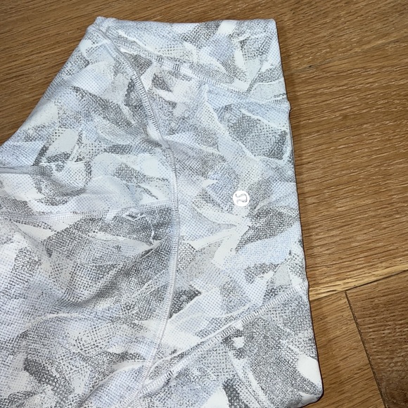 NWOT Lululemon Train Time 7/8 pant, size 6 - Picture 8 of 8